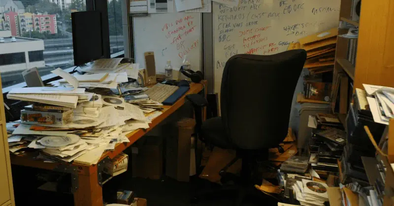 Messy and chaotic desk illustrating the bottleneck created by inexperienced leadership